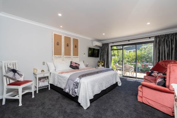 Deluxe French Room